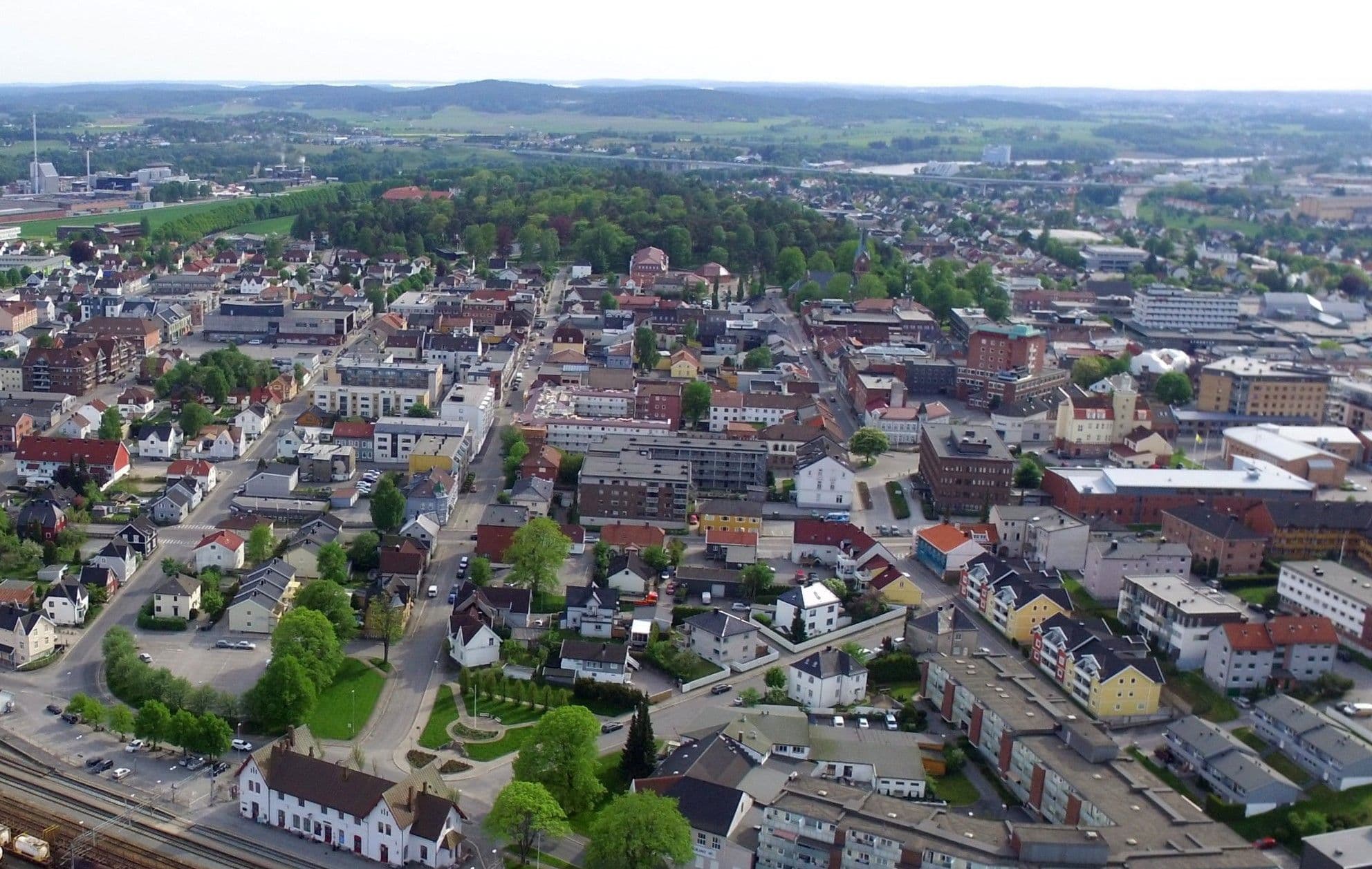 Sarpsborg station and town centre from north i Sarpsborg